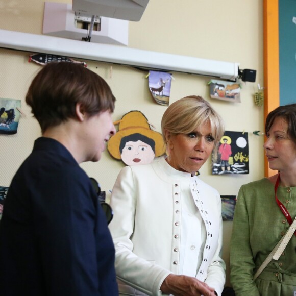 La première dame Brigitte Macron (Trogneux) visite avec Pierre-Olivier Costa, directeur de cabinet, le cirque Upsala à Saint-Pétersbourg, Russie, le 25 mai 2018. © Dominique Jacovides/Bestimage