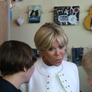 La première dame Brigitte Macron (Trogneux) visite avec Pierre-Olivier Costa, directeur de cabinet le cirque Upsala à Saint-Pétersbourg, Russie, le 25 mai 2018. © Dominique Jacovides/Bestimage