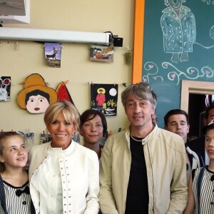 La première dame Brigitte Macron (Trogneux) visite avec José Pietroboni, chef du protocole, Tristan Bromet, chef de cabinet et Pierre-Olivier Costa, directeur de cabinet, le cirque Upsala à Saint-Pétersbourg, Russie, le 25 mai 2018. © Dominique Jacovides/Bestimage