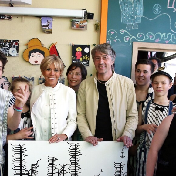 La première dame Brigitte Macron (Trogneux) visite avec José Pietroboni, chef du protocole, Tristan Bromet, chef de cabinet et Pierre-Olivier Costa, directeur de cabinet, le cirque Upsala à Saint-Pétersbourg, Russie, le 25 mai 2018.  © Dominique Jacovides/Bestimage