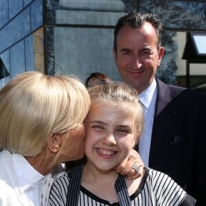 La première dame Brigitte Macron (Trogneux) visite avec José Pietroboni, chef du protocole, Tristan Bromet, chef de cabinet et Pierre-Olivier Costa, directeur de cabinet, le cirque Upsala à Saint-Pétersbourg, Russie, le 25 mai 2018. © Dominique Jacovides/Bestimage