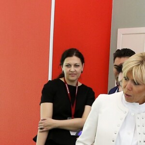 La première dame Brigitte Macron (Trogneux) visite le cirque Upsala à Saint-Pétersbourg, Russie, le 25 mai 2018. © Dominique Jacovides/Bestimage