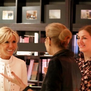 La première dame Brigitte Macron visite le palais des congrès et centre d'expositions Marina Gisich Gallery à Saint-Pétersbourg, Russie, le 25 mai 2018. © Dominique Jacovides/Bestimage