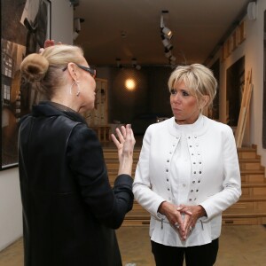 La première dame Brigitte Macron visite le palais des congrès et centre d'expositions Marina Gisich Gallery à Saint-Pétersbourg, Russie, le 25 mai 2018. © Dominique Jacovides/Bestimage