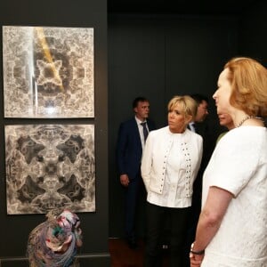 La première dame Brigitte Macron visite le palais des congrès et centre d'expositions Marina Gisich Gallery à Saint-Pétersbourg, Russie, le 25 mai 2018. © Dominique Jacovides/Bestimage