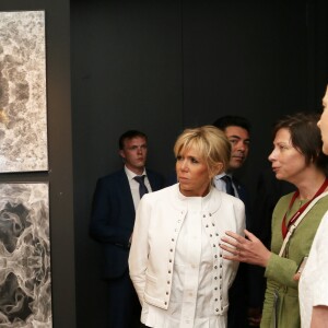 La première dame Brigitte Macron visite le palais des congrès et centre d'expositions Marina Gisich Gallery à Saint-Pétersbourg, Russie, le 25 mai 2018. © Dominique Jacovides/Bestimage