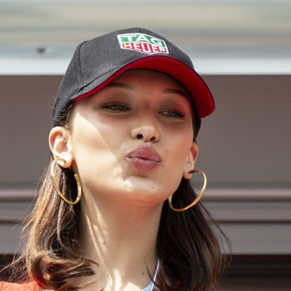 Bella Hadid, invitée par l'écurie Aston Martin-Red Bull, assiste au Grand Prix de Formule 1 de Monaco. Le 27 mai 2018.