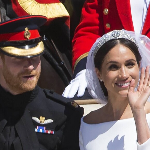 Le prince Harry, duc de Sussex, et Meghan Markle, duchesse de Sussex, en calèche au château de Windsor après la cérémonie de leur mariage au château de Windsor, le 19 mai 2018.