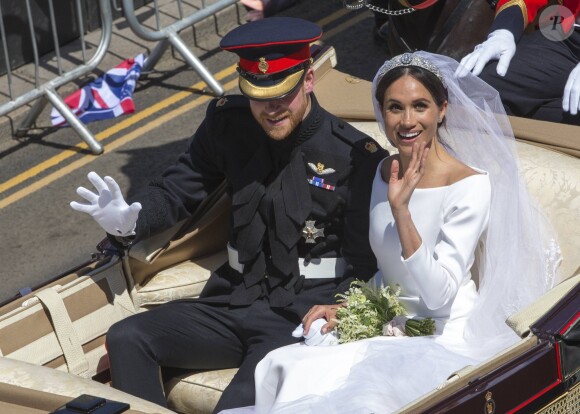 Le prince Harry, duc de Sussex, et Meghan Markle, duchesse de Sussex, en calèche au château de Windsor après la cérémonie de leur mariage au château de Windsor, le 19 mai 2018.