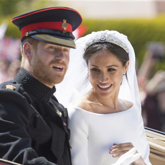 Le prince Harry, duc de Sussex, et Meghan Markle, duchesse de Sussex, en calèche au château de Windsor après la cérémonie de leur mariage au château de Windsor, le 19 mai 2018.