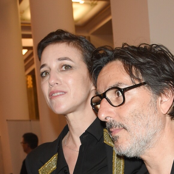 Yvan Attal et sa compagne Charlotte Gainsbourg - 30ème cérémonie des Molières 2018 à la salle Pleyel à Paris, France, le 29 mai 2018. © Coadic Guirec/Bestimage
