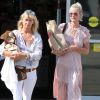 Semi-Exclusif - Laeticia Hallyday et Isabelle Camus font des courses au drugstore CVS à Pacific Palisades, le 26 mai 2018.