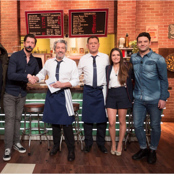 Alexandre Astier, Monsieur Poulpe et Alain CHabat dans les coulisses de "Burger Quiz" le 27 mai 2018.