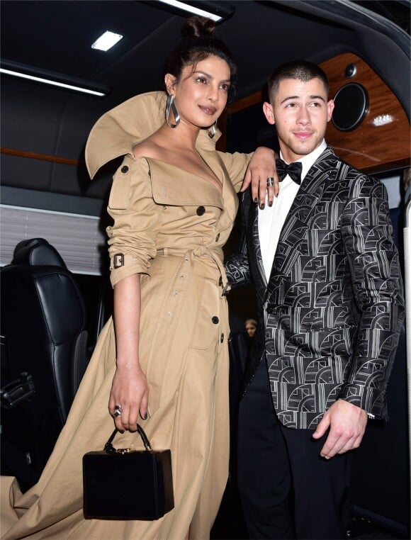 Priyanka Chopra et Nick Jonas (habillés en Ralph Lauren) à la sortie de l'hôtel Carlyle MET 2017 Costume Institute Gala sur le thème de "Rei Kawakubo/Comme des Garçons: Art Of The In-Between" à New York, le 1er mai 2017.