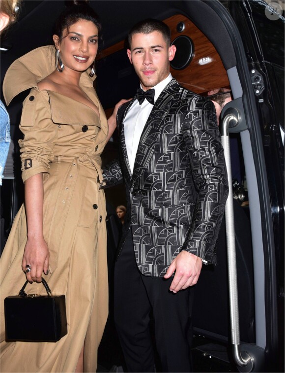 Priyanka Chopra et Nick Jonas (habillés en Ralph Lauren) à la sortie de l'hôtel Carlyle MET 2017 Costume Institute Gala sur le thème de "Rei Kawakubo/Comme des Garçons: Art Of The In-Between" à New York, le 1er mai 2017.
