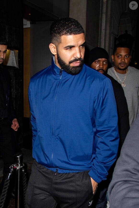 Drake sort du restaurant "Nobu" à Beverly Hills. Los Angeles, le 11 avril 2018.