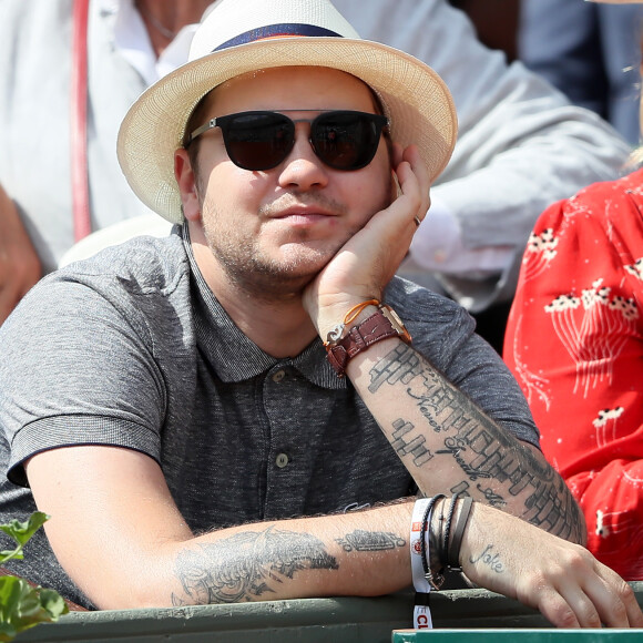 Jeff Panacloc et sa femme Charlotte de Hugo dans les tribunes lors des internationaux de France de tennis de Roland Garros le 30 mai 2018. © Cyril Moreau - Dominique Jacovides/Bestimage