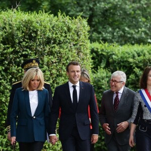 Le Président de la République Emmanuel Macron et la première dame Brigitte Macron visitent le château de Ferney-Voltaire, à l'occasion de son inauguration, après deux ans de rénovation. Le 31 mai 2018. © Stéphane Lemouton / Bestimage