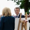 Le Président de la République Emmanuel Macron et la première dame Brigitte Macron visitent le château de Ferney-Voltaire, à l'occasion de son inauguration, après deux ans de rénovation, et dévoilent la plaque. Le 31 mai 2018. © Stéphane Lemouton / Bestimage