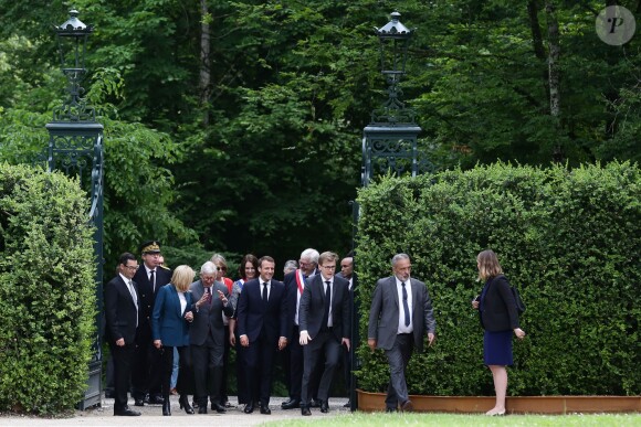 La ministre de la Culture Françoise Nyssen - Le Président de la République Emmanuel Macron et la première dame Brigitte Macron visitent le château de Ferney-Voltaire, à l'occasion de son inauguration, après deux ans de rénovation. Le 31 mai 2018. © Stéphane Lemouton / Bestimage