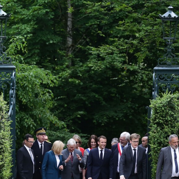 La ministre de la Culture Françoise Nyssen - Le Président de la République Emmanuel Macron et la première dame Brigitte Macron visitent le château de Ferney-Voltaire, à l'occasion de son inauguration, après deux ans de rénovation. Le 31 mai 2018. © Stéphane Lemouton / Bestimage