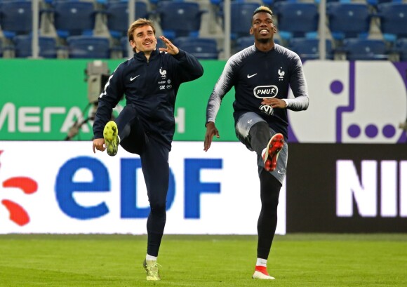 Antoine Griezmann et Paul Pogba lors d'un entrainement à Saint-Pétersbourg, Russie, le 26 mars 2018.