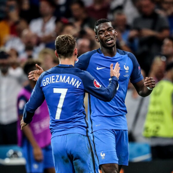 Antoine Griezmann et Paul Pogba lors de la demi-finale de l'Euro 2016 "France - Allemagne" au stade Vélodrome à Marseille, le 7 juillet 2016. © Cyril Moreau/Bestimage