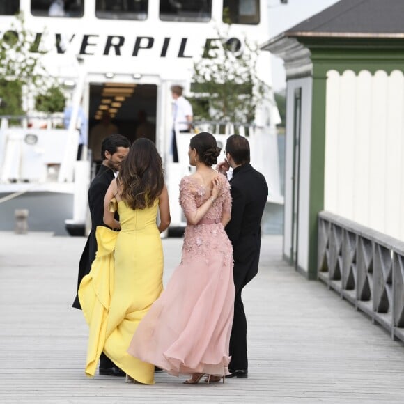 Exclusif - Le prince Carl Philip, la princesse Sofia, la princesse Victoria et le prince Daniel de Suède lors du mariage de Louise Gottlieb et Gustav Thott à Hölö au sud de Stockholm le 2 juin 2018.