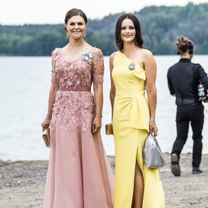 Exclusif - La princesse Victoria et la princesse Sofia de Suède lors du mariage de Louise Gottlieb et Gustav Thott à Hölö au sud de Stockholm le 2 juin 2018.