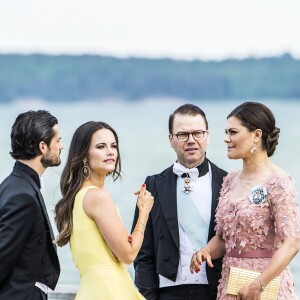 Exclusif - Le prince Carl Philip, la princesse Sofia, la princesse Victoria et le prince Daniel de Suède lors du mariage de Louise Gottlieb et Gustav Thott à Hölö au sud de Stockholm le 2 juin 2018.