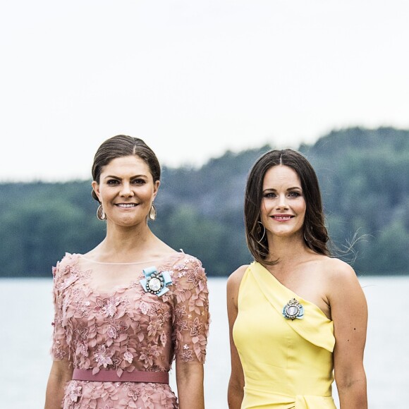 Exclusif - La princesse Victoria et la princesse Sofia de Suède lors du mariage de Louise Gottlieb et Gustav Thott à Hölö au sud de Stockholm le 2 juin 2018.