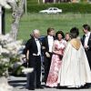 Le roi Carl XVI Gustaf de Suède et la reine Silvia de Suède arrivant au mariage de Louise Gottlieb et Gustav Thott à Hölö au sud de Stockholm le 2 juin 2018.