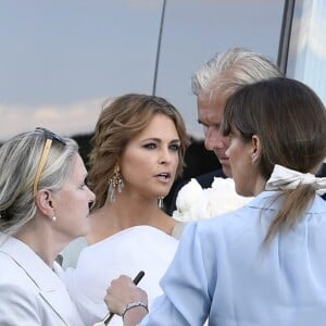 La princesse Madeleine de Suède était demoiselle d'honneur lors du mariage de son amie d'enfance Louise Gottlieb avec Gustav Thott à Hölö au sud de Stockholm le 2 juin 2018.