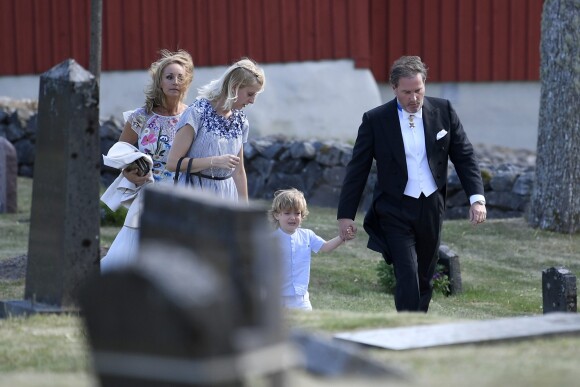 Christopher O'Neill et son fils le prince Nicolas de Suède au mariage de Louise Gottlieb et Gustav Thott à Hölö au sud de Stockholm le 2 juin 2018.