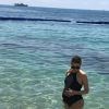 Mélanie Da Cruz, enceinte de son premier enfant, se baigne dans une eau transparente à Monaco.