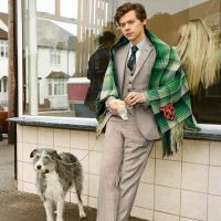 Harry Styles : Le chanteur devient mannequin pour Gucci