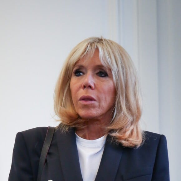 Brigitte Macron - Le président de la République accompagné de sa femme rencontre les joueurs qui vont participer à la coupe du monde de football au centre national de Clairefontaine le 5 juin 2018.