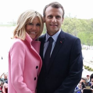 Brigitte et Emmanuel Macron visitent le Mémorial de Lincoln à Washington, le 23 avril 2018. © Stéphane Lemouton/Bestimage