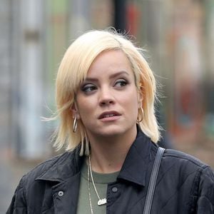 Exclusif - Lily Allen, le jour de son anniversaire (33 ans) , a changé la couleur de ses cheveux pour un blond standard le 2 mai 2018.