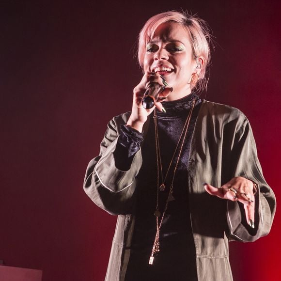 Lily Allen en concert au Knust à Hambourg, le 5 avril 2018.