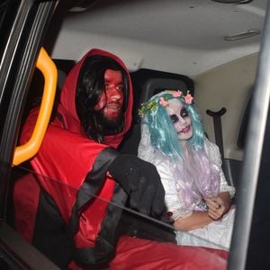 Lily Allen et son petit ami le Dj Meridian Dan arrivent à la soirée de Jonathan Ross pour Halloween à Londres, le 31 octobre 2016.