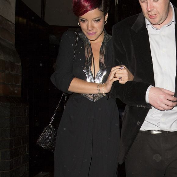 Lily Allen se rend à l'hôtel Chiltern Firehouse avec son mari Sam Cooper après avoir chanté lors de la soirée "The Other Ball" à Londres, le 4 juin 2014.