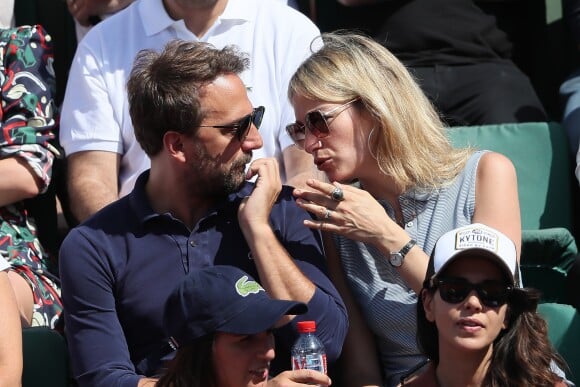 Pauline Lefèvre et son mari Julien Ansault dans les tribunes lors des internationaux de France de Roland Garros à Paris le 7 juin 2018. © Cyril Moreau / Bestimage