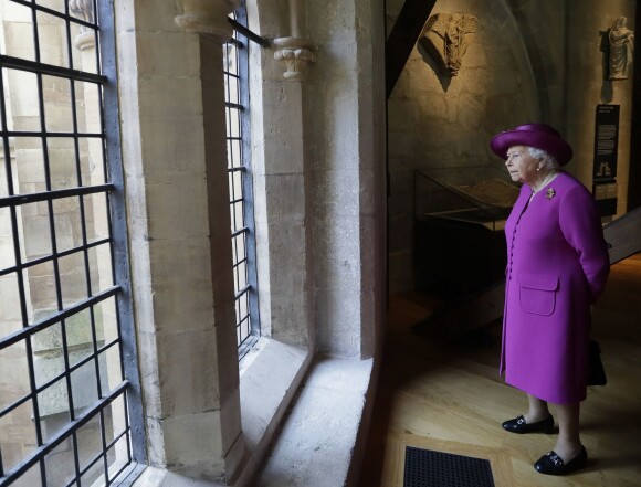 La reine Elisabeth II et le prince Charles visitent les galeries de l'Abbaye de Westminster qui sont restées fermées au public pendant 700 ans le 8 juin 2018.