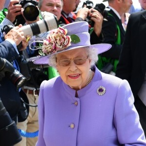 Julia Budd - La reine Elisabeth II d'Angleterre arrive au Derby Investec d'Epsom le 2 juin 2018.