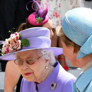 Julia Budd - La reine Elisabeth II d'Angleterre arrive au Derby Investec d'Epsom le 2 juin 2018.