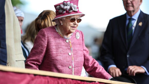 Elizabeth II opérée : On sait pourquoi la reine ne quittait plus ses lunettes