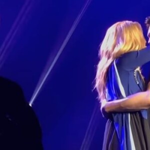 Céline Dion et Pepe Munoz partagent un duo sur "Falling into you" à Las Vegas, le 8 juin 2018
