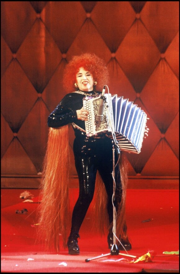 Yvette Horner, Ballade de l'amour en 1992. La reine de l'accordéon est morte à 95 ans le 11 juin 2018.