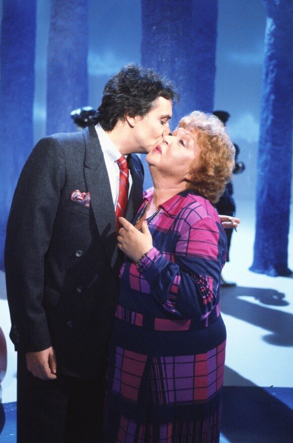 Michel Sardou et la comédienne Jackie Sardou, sa maman, en 1990.
